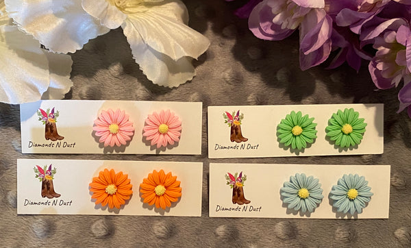 20mm Daisy Stud Earrings
