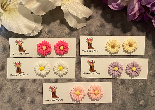 20mm Daisy Stud Earrings