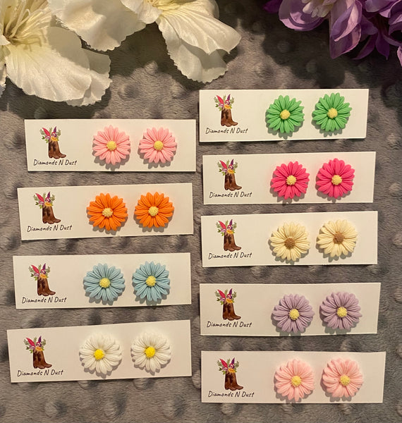 20mm Daisy Stud Earrings