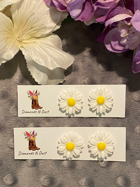 22mm Daisy Stud Earrings