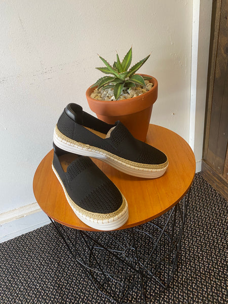 Queen Bee Sneaker Black (size 36)
