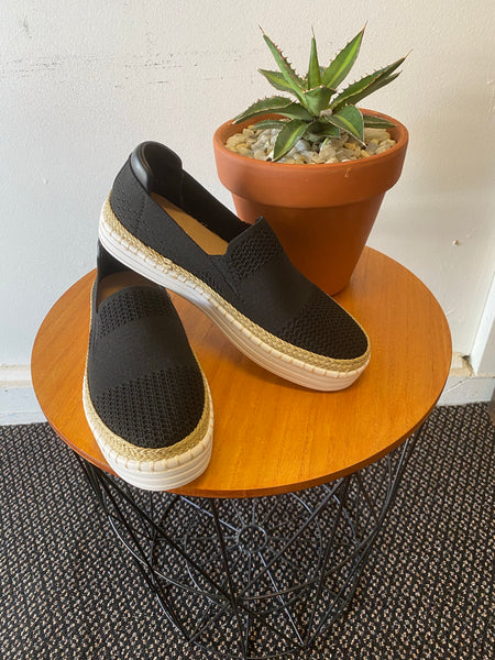 Queen Bee Sneaker Black (size 36)